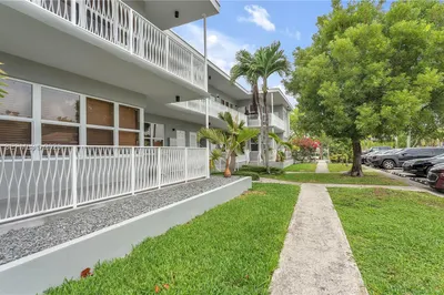 1905 Calais Dr #6 1