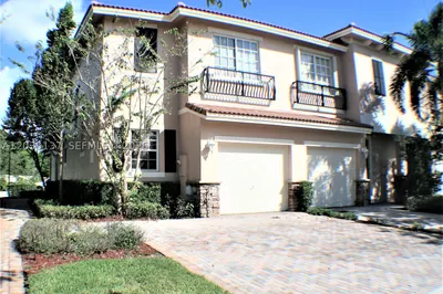 202 Las Brisas Cir 1