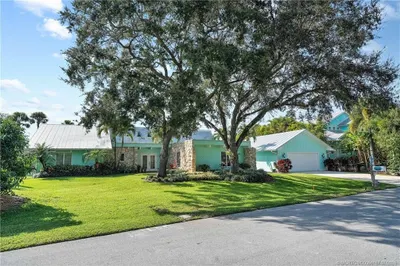220 SW Willow Lake Trail 1