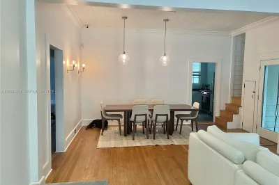 27 NE 49th St 1