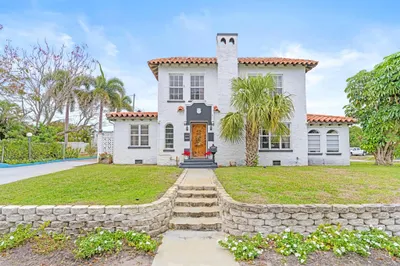 921 Paseo Palmera 1