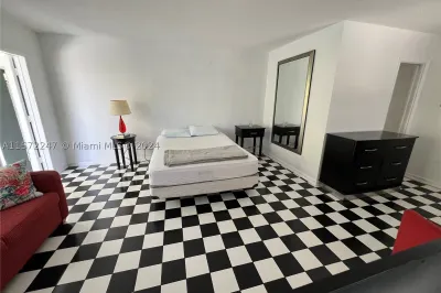 932 Euclid Ave #5 1