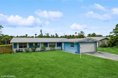 1406 SW Alligator Street 1