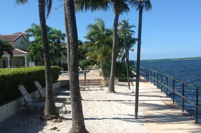 1040 Lake Shore Drive #105 1