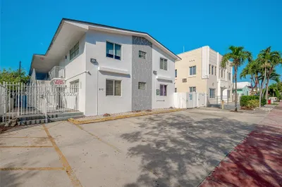 6910 Bay Dr #6 1