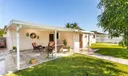 698 W 40th Pl Photo