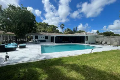 2115 Alamanda Dr 1