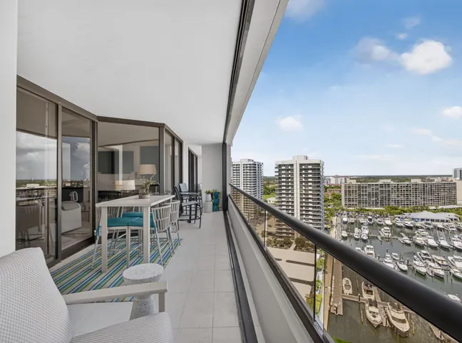 Just Listed | 100 Lakeshore Drive #1654