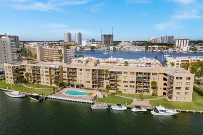 301 Golden Isles Dr #109 1