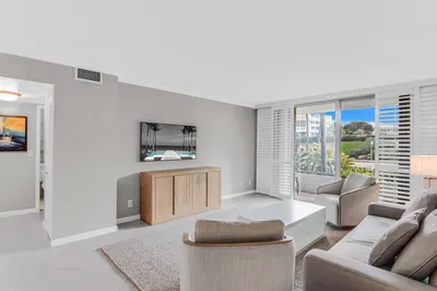 139 SUNRISE Avenue #103 1