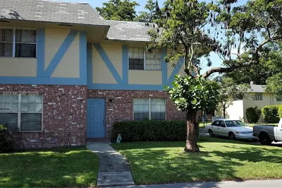 7505 Kimberly Blvd #122 1