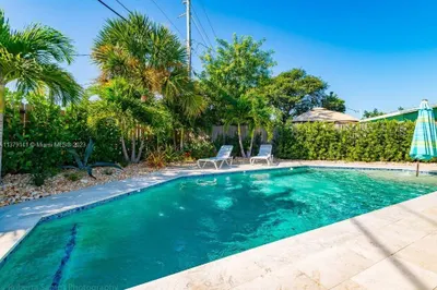 106 SE 10th Ct 1