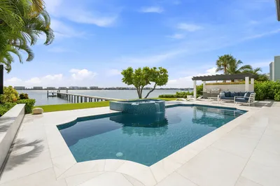 3 Lakeside Palms Court 1