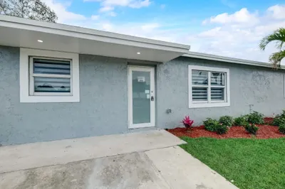 520 SW 13th Place 1