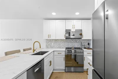 301 N Ocean Blvd #302 1