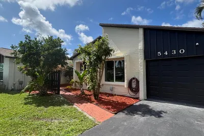 5430 Mirror Lakes Boulevard 1