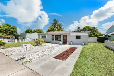 250 NE 170th St 1