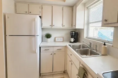 VIRTUALLY STAGED KITCHEN