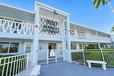 900 Atlantic Shores Blvd #101 1