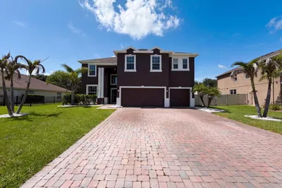 5845 Wyndham Manor 1