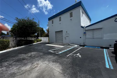 6151 Pembroke Rd 1