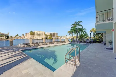 3233 NE 32nd Ave #202 1