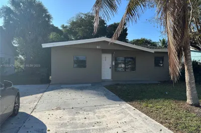 906 SW 3rd Ct 1