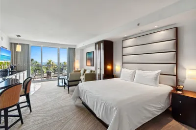4391 Collins Ave #412 1