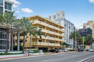 2924 Collins Avenue #501 1