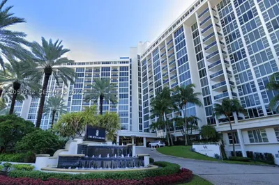 10275 Collins Ave #323 1