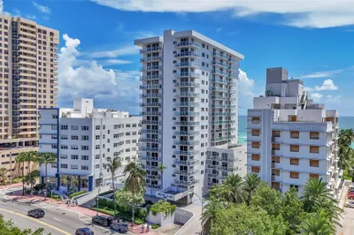 2457 Collins Avenue #1006 1
