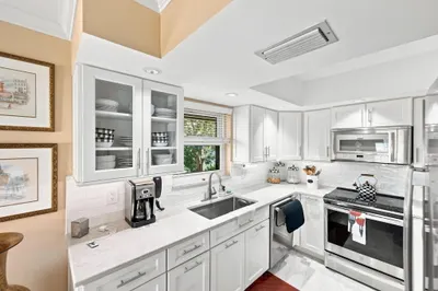 330 SW South River Drive #203 1