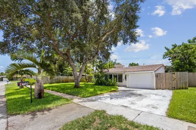 2440 SW 16th St 1
