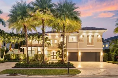 560 Coconut Palm Ter 1