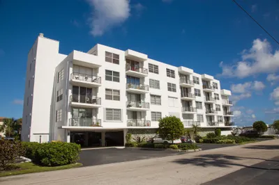 301 Croton Avenue #403 1