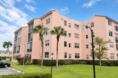 2841 Somerset Drive #107 1