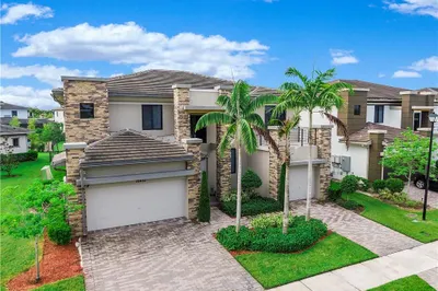 10432 N Lago Vista Cir 1