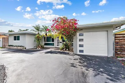 300 SE 10th Street 1