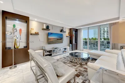 2301 Collins Ave #307 1