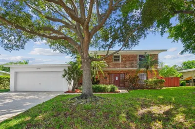 1916 Harbourview Drive 1