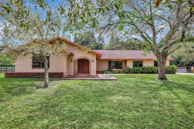 2850 SW 139th Way 1