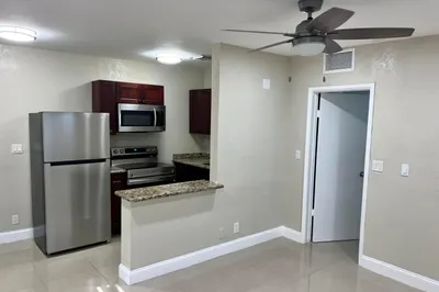 1105 NE 15th Street 1