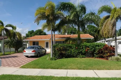 319 SW 2nd Street 1