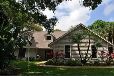 1091 SE Buttonwood Circle 1