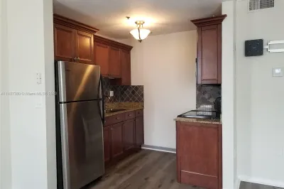 1502 Jefferson Ave #204 1
