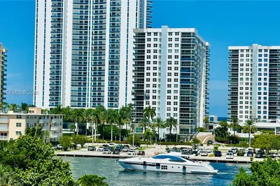 800 Parkview Dr #506 1