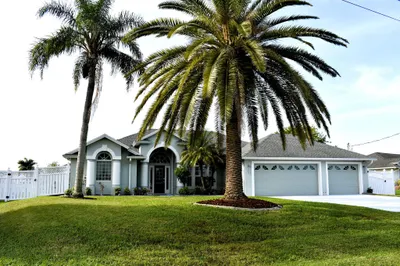 830 SW College Park Road 1