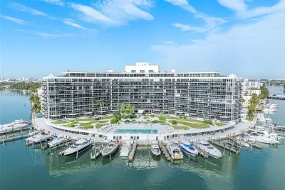 900 Bay Dr #122 1