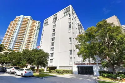 145 SE 25th Rd #502 1