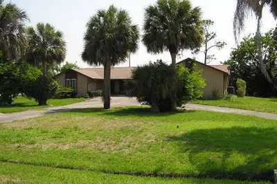 1030 SE Buttonwood Circle 1
